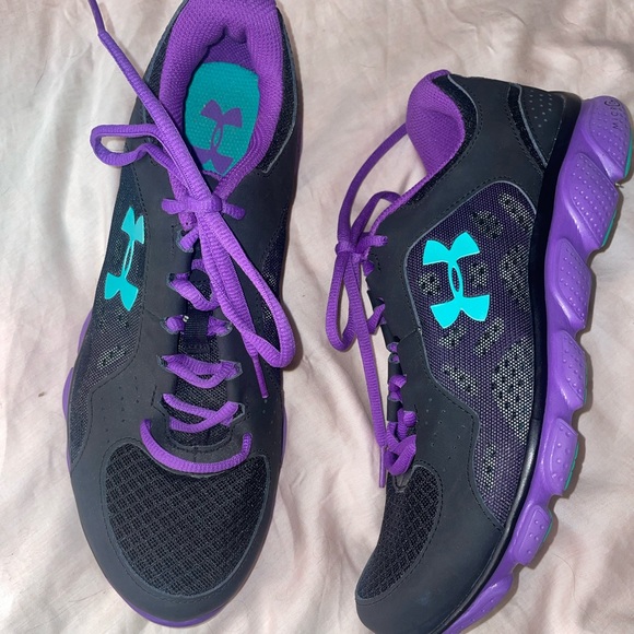 Under Armour Sneakers - Picture 2 of 3